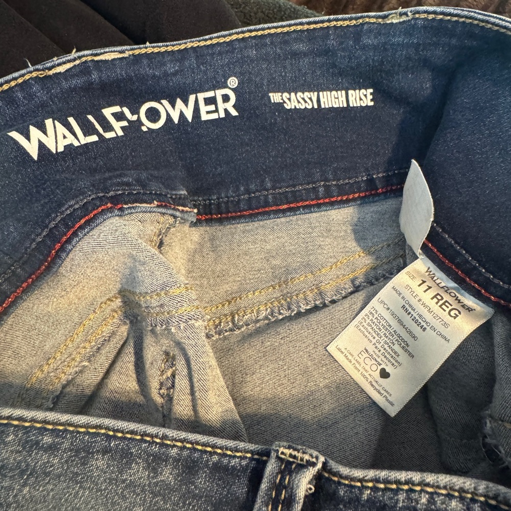 Wallflower Women's Light Blue Skinny Jeans - Picture 3 of 4